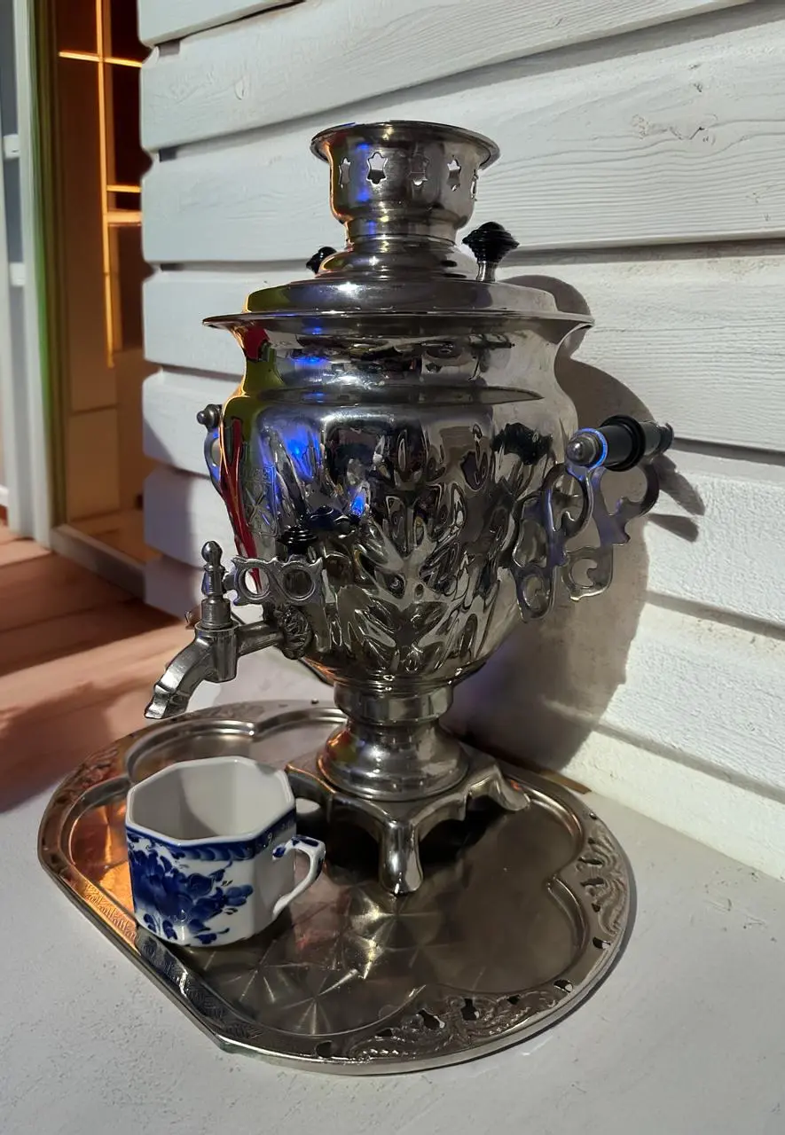 Чаепитие
Продолжаю делать обзоры на русские промыслы и бытовые ритуалы.
Сегодня — чаепитие. Тема, которая мне особенно близка: кофе я почти не пью, не мой вайб, а вот чай люблю нежно | Сетка — социальная сеть от hh.ru