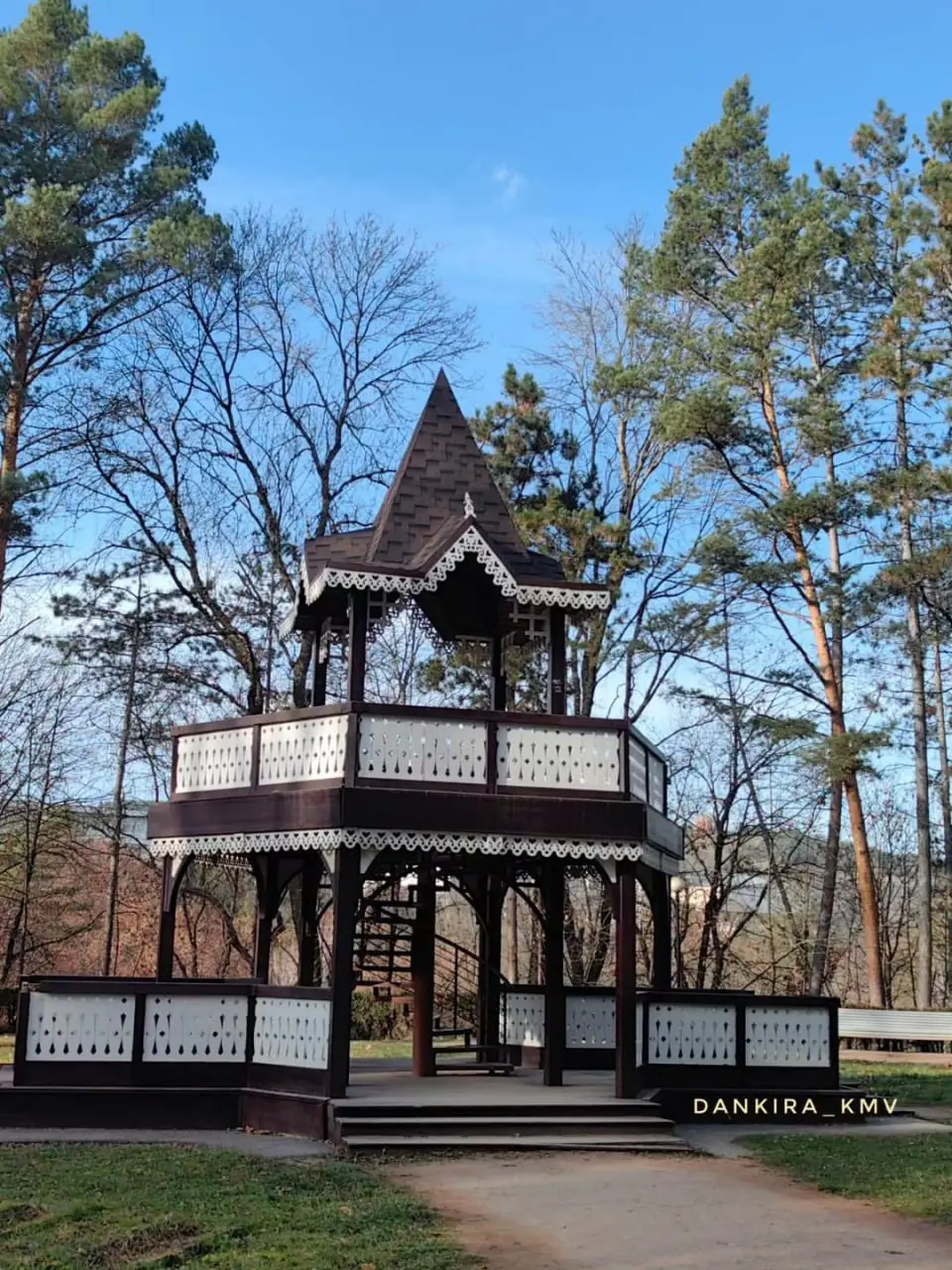 Осенний Кисловодск 🍂
Фото: dankirakmv | Сетка — социальная сеть от hh.ru