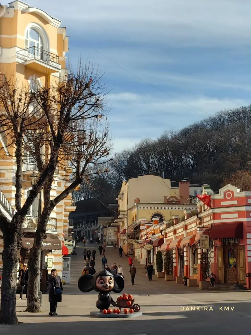 Осенний Кисловодск 🍂
Фото: dankirakmv | Сетка — социальная сеть от hh.ru