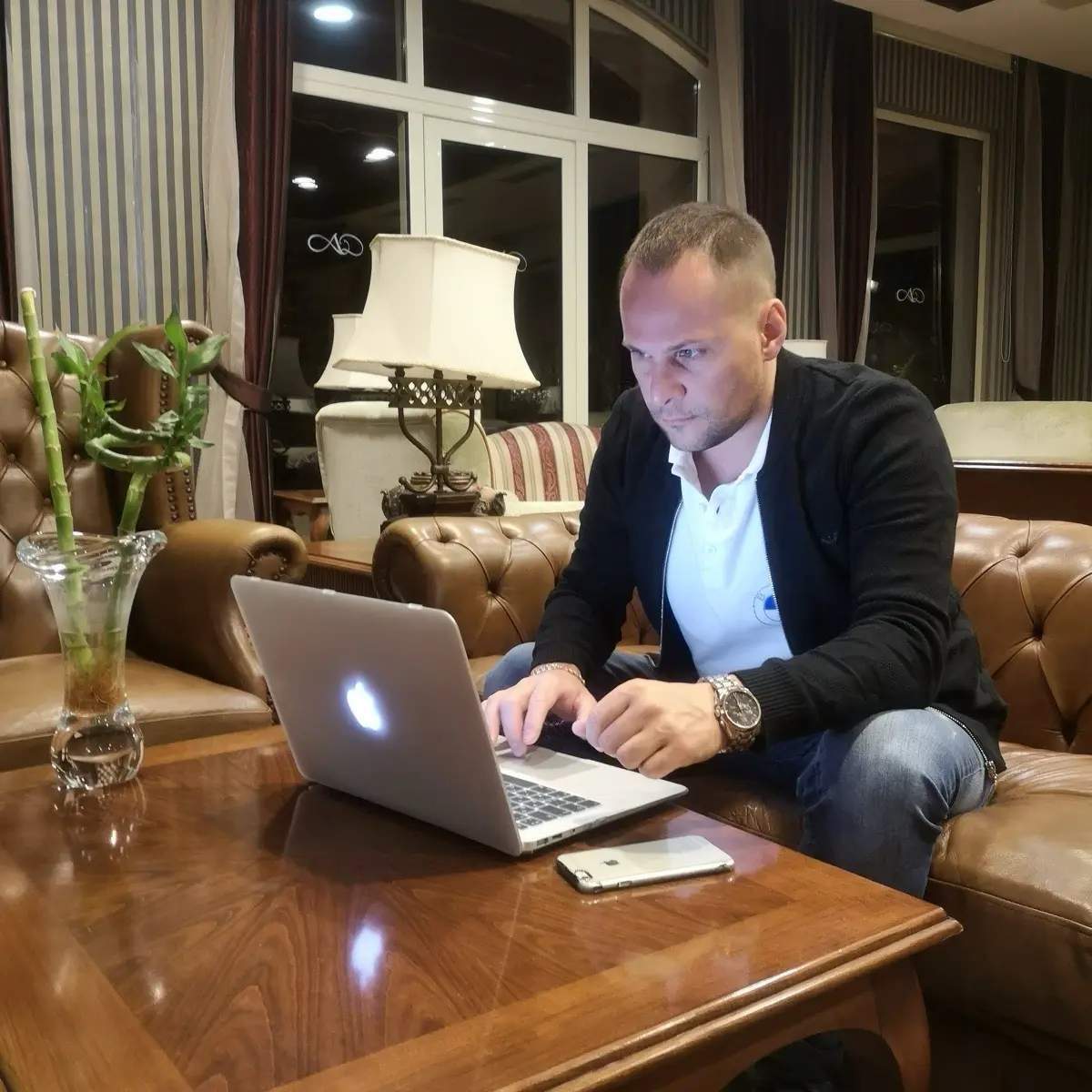 Руслан Сачук | Сетка — социальная сеть от hh.ru