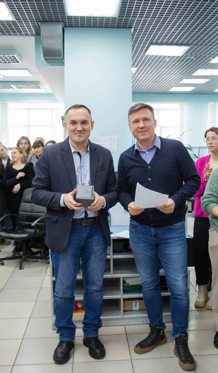 Сенсум — это просто работа? Или что-то большее?
Когда ты приходишь в компанию, обычно думаешь о стандартных вещах: обязанности, план, зарплата, график | Сетка — социальная сеть от hh.ru