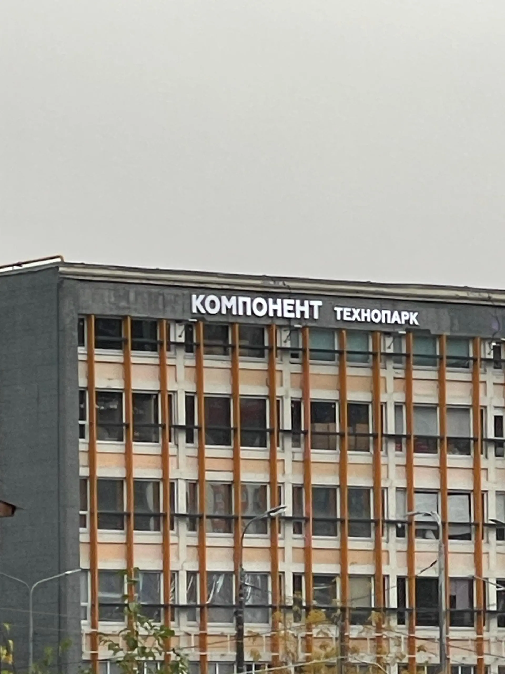— Как понять, что человек дизайнер
— Он фоткает здание.. | Сетка — социальная сеть от hh.ru
