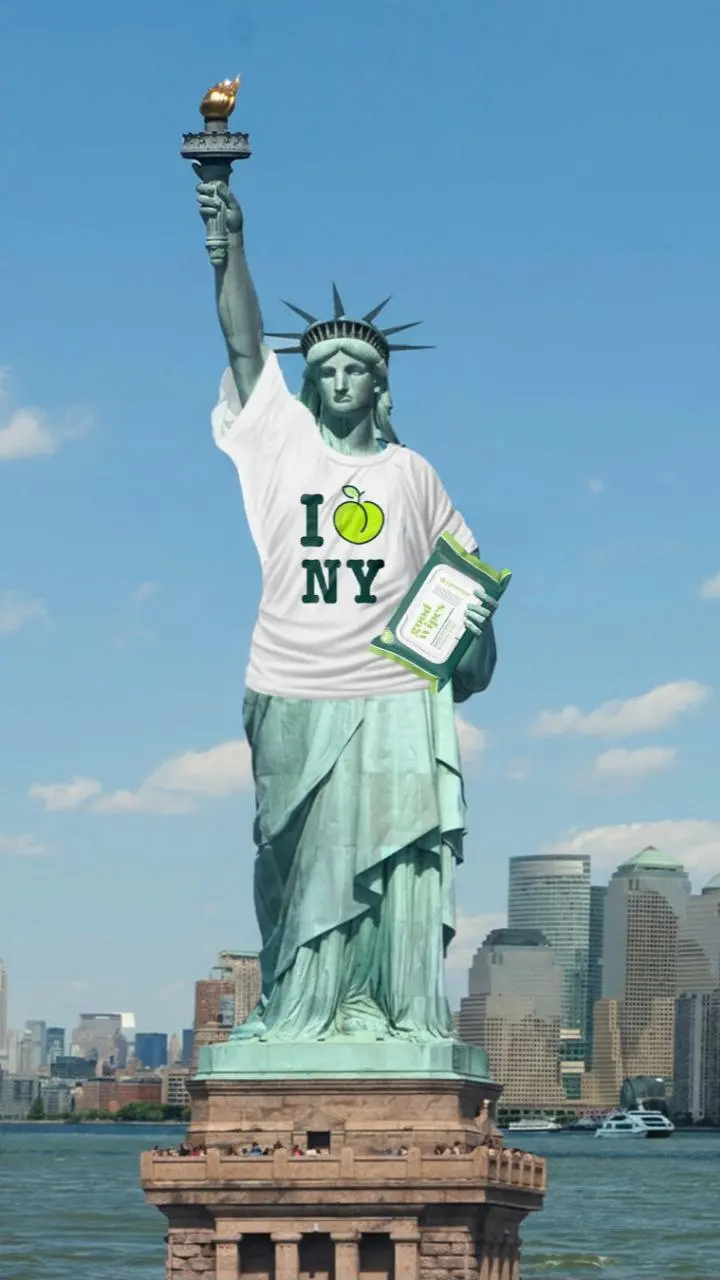 Если однажды вы подумаете, что брендинг, сторителлинг, соцсети и прочий «креатив» не для вашего продукта, вспомните, пожалуйста, эти влажные салфетки для личной гигиены | Сетка — социальная сеть от hh.ru