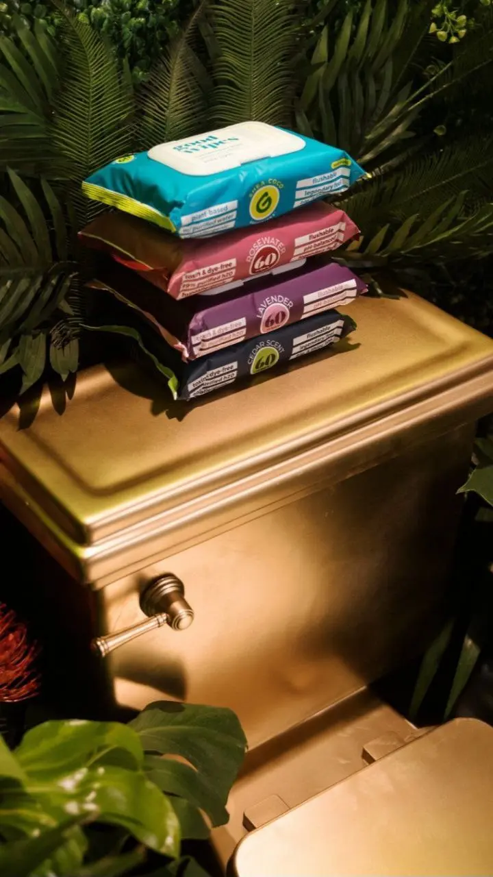 Если однажды вы подумаете, что брендинг, сторителлинг, соцсети и прочий «креатив» не для вашего продукта, вспомните, пожалуйста, эти влажные салфетки для личной гигиены | Сетка — социальная сеть от hh.ru