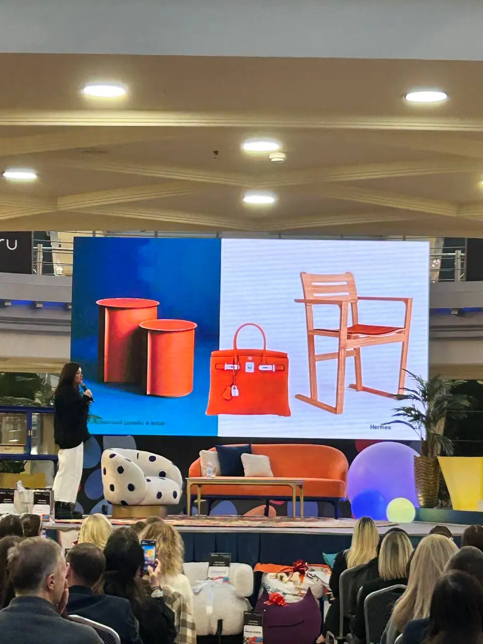 Известные дома моды рано или поздно приступают к разработкам своих собственных дизайнерских линий мебели | Сетка — социальная сеть от hh.ru