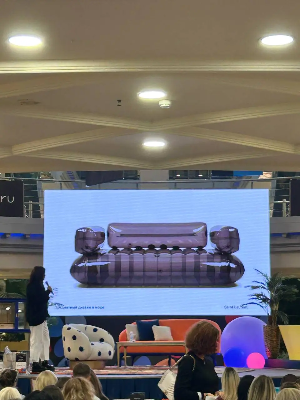 Известные дома моды рано или поздно приступают к разработкам своих собственных дизайнерских линий мебели | Сетка — социальная сеть от hh.ru