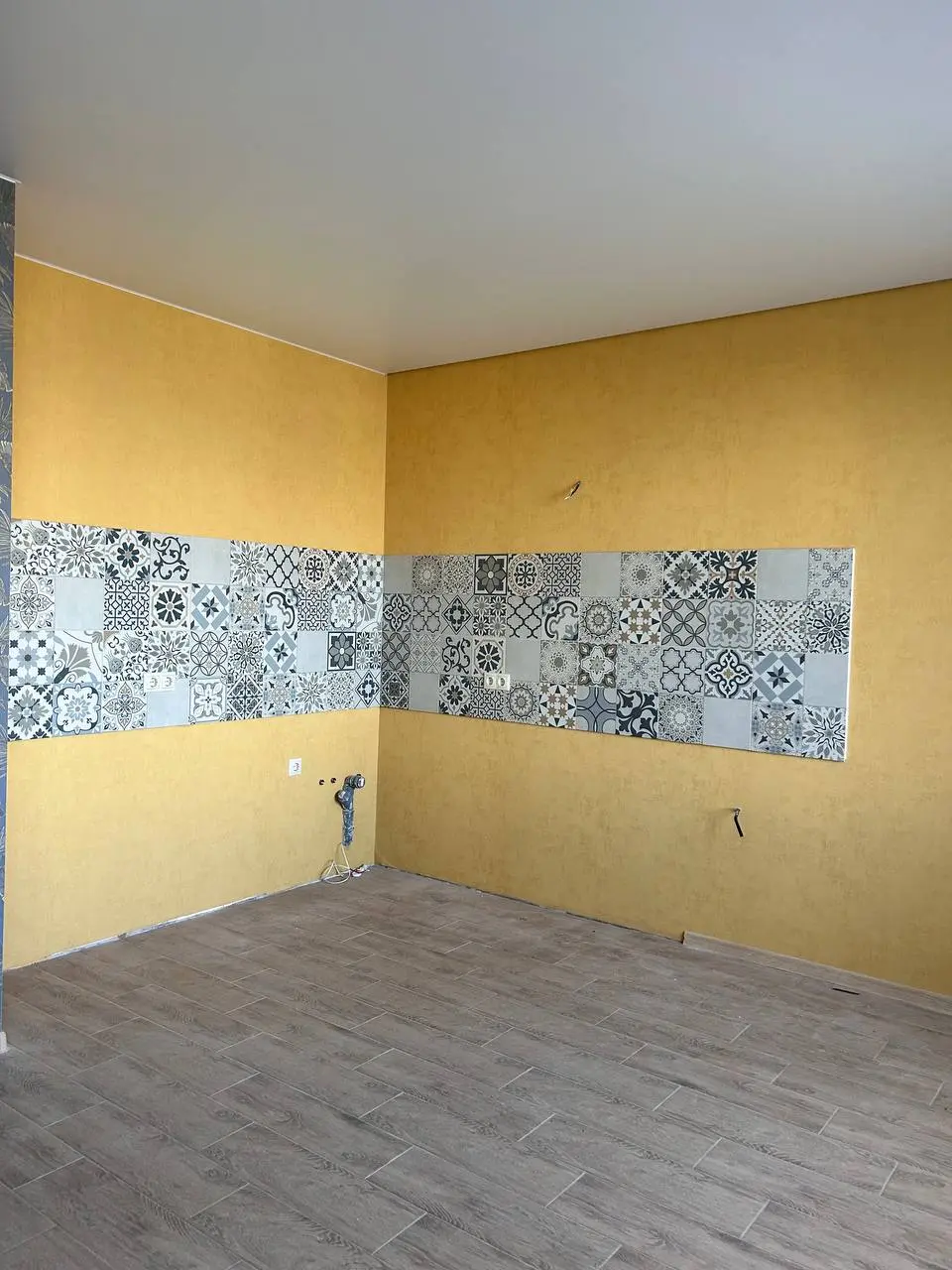 История одной стены!
Сама квартира в новостройке при первом взгляде выглядит немного странно | Сетка — социальная сеть от hh.ru