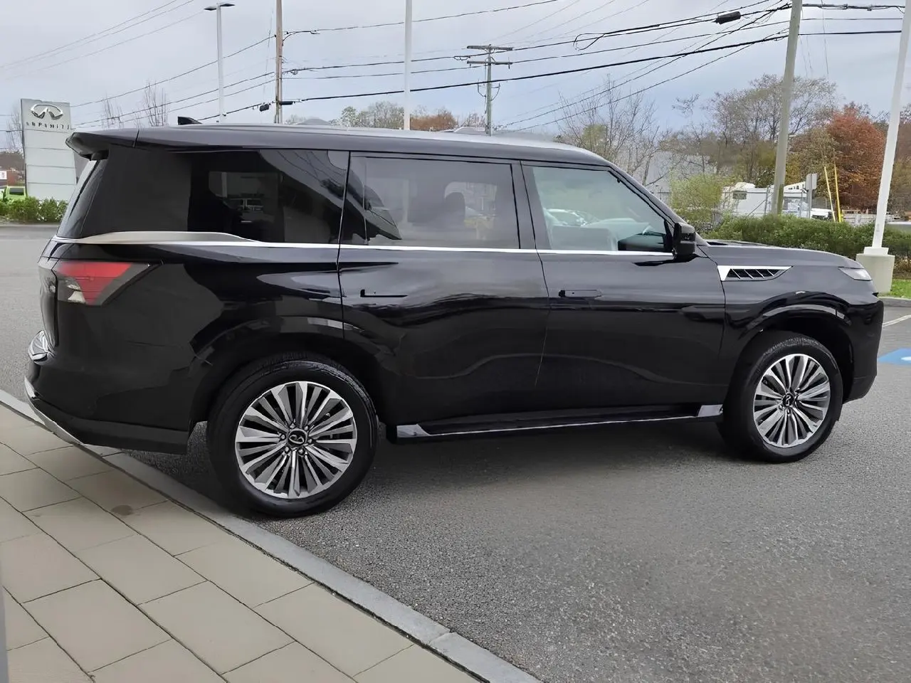🚘INFINITI QX80 Luxe
Свежий, мощный, статусный:
3.5 турбо • 450 л.с | Сетка — социальная сеть от hh.ru