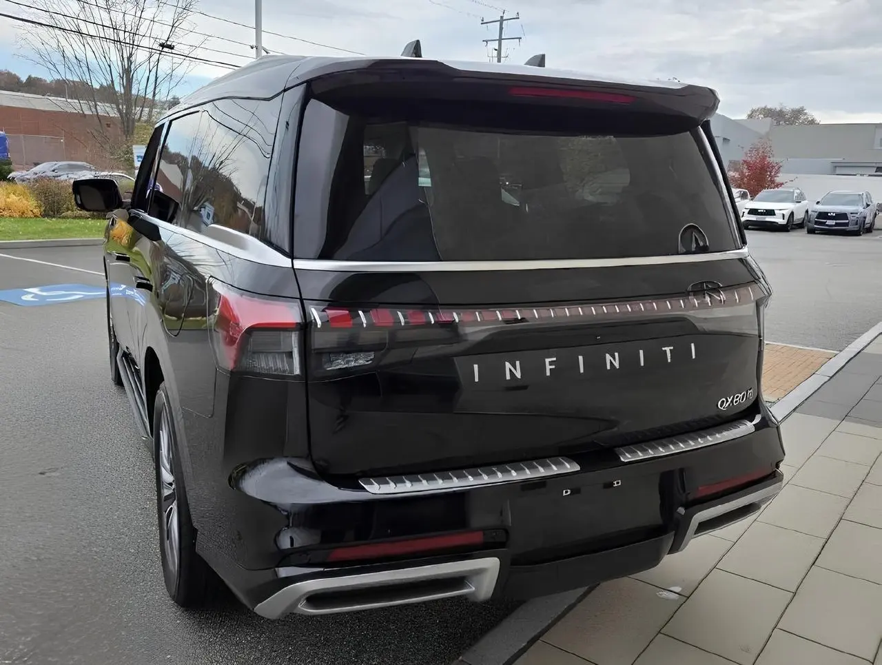 🚘INFINITI QX80 Luxe
Свежий, мощный, статусный:
3.5 турбо • 450 л.с | Сетка — социальная сеть от hh.ru