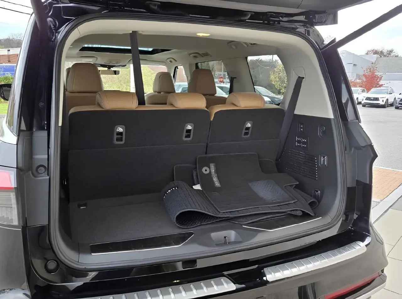 🚘INFINITI QX80 Luxe
Свежий, мощный, статусный:
3.5 турбо • 450 л.с | Сетка — социальная сеть от hh.ru