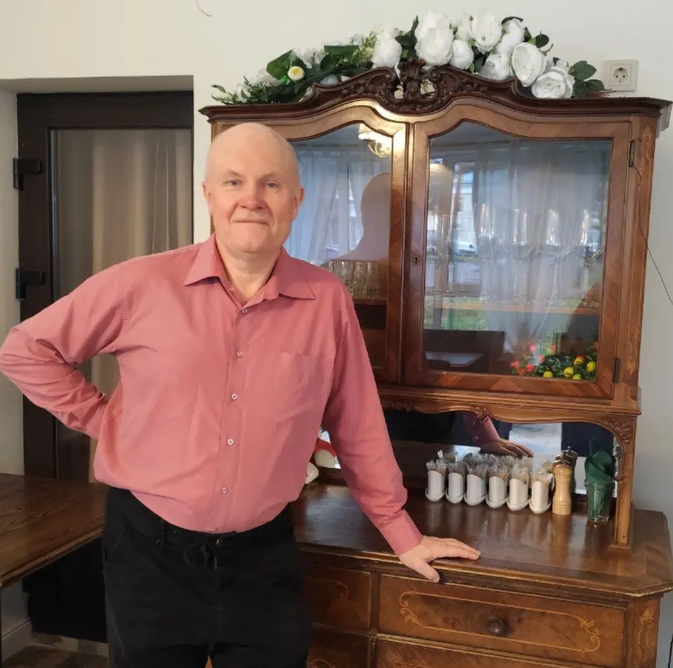 Жалость к другим — о чем для тебя.  
Когда ты смотришь на кого-то и думаешь: 
«Как ему тяжело… Мне так его жаль…» — 
это не всегда про его боль | Сетка — социальная сеть от hh.ru