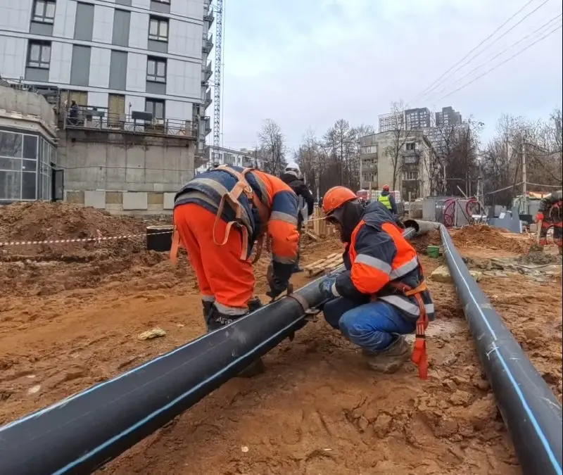 В этом году в Пресненском районе столицы 👷‍♂Мосводоканал реконструировал и построил в рамках собственных программ и городских проектов более 4,2 км сетей 💦водоснабжения и водоотведения | Сетка — социальная сеть от hh.ru
