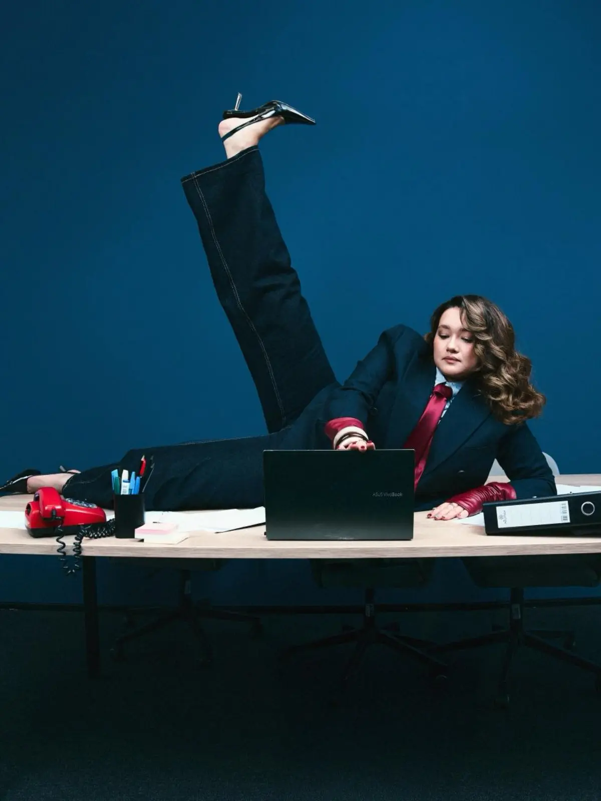 💻Office SM core = имиджевая фотосессия, которую мы устроили прямо в офисе СберМаркетинга.
Моделями стали наши сотрудники — чтобы все видели, кто стоит за масштабными проектами компании | Сетка — социальная сеть от hh.ru