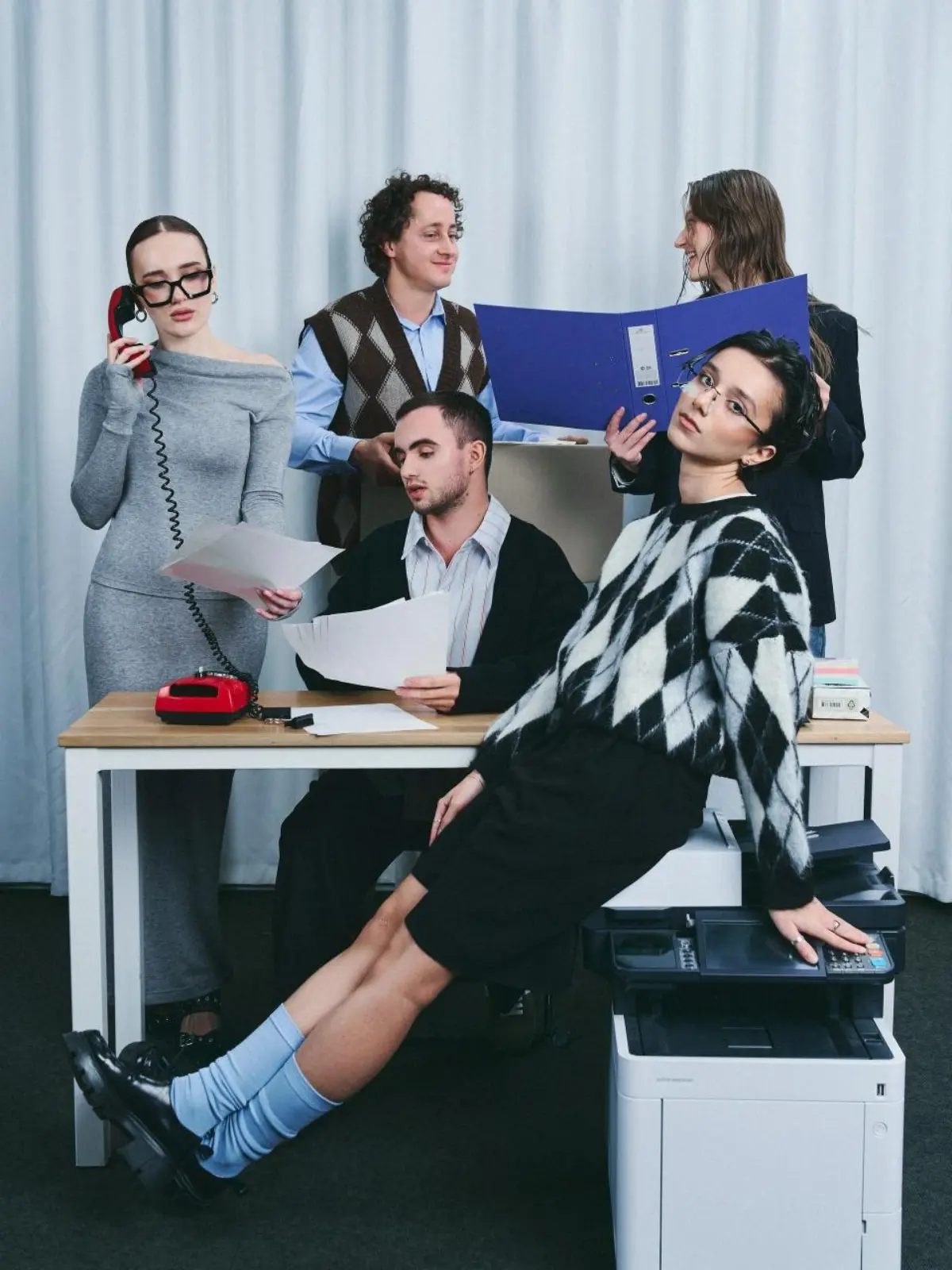 💻Office SM core = имиджевая фотосессия, которую мы устроили прямо в офисе СберМаркетинга.
Моделями стали наши сотрудники — чтобы все видели, кто стоит за масштабными проектами компании | Сетка — социальная сеть от hh.ru