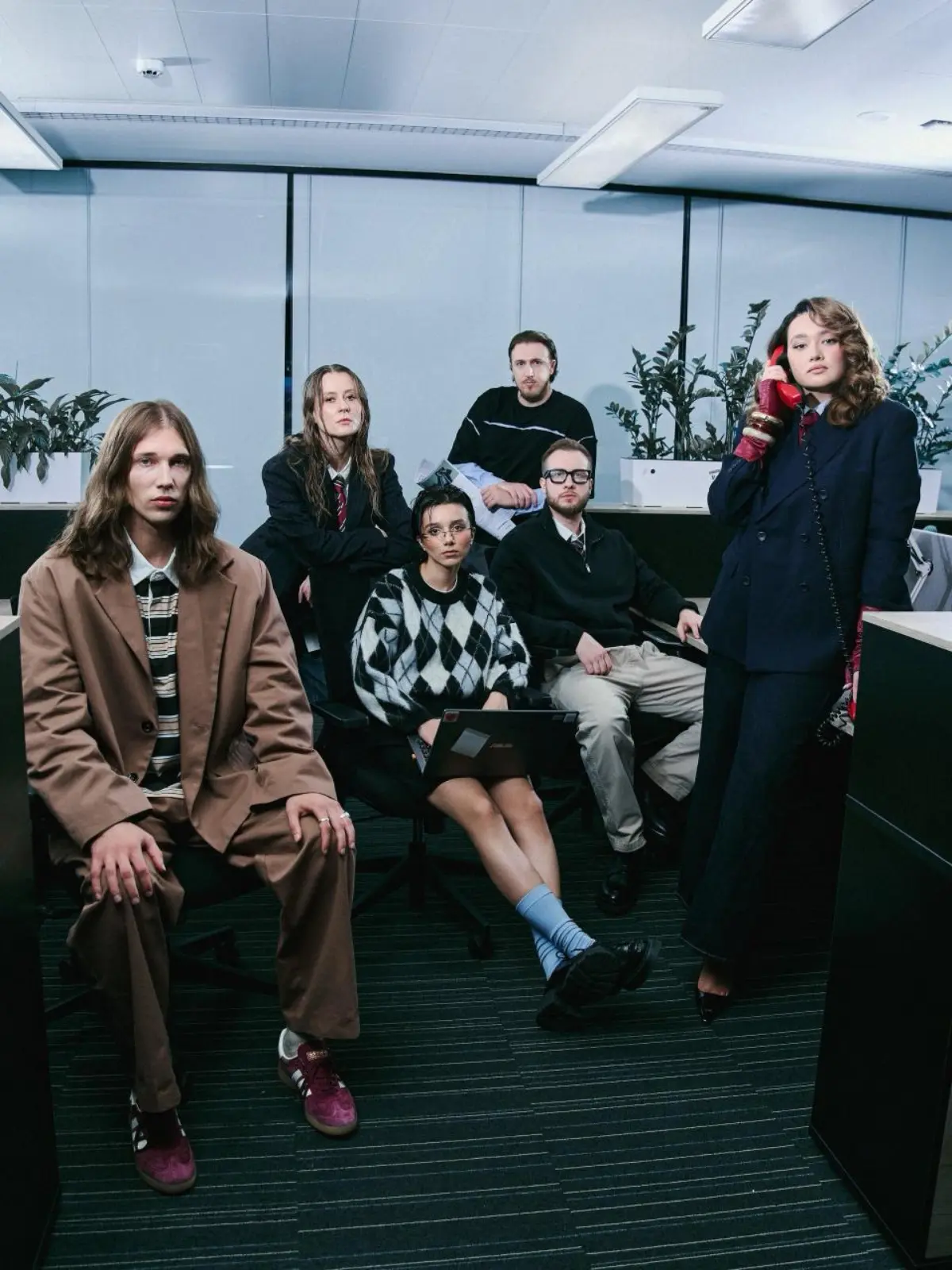 💻Office SM core = имиджевая фотосессия, которую мы устроили прямо в офисе СберМаркетинга.
Моделями стали наши сотрудники — чтобы все видели, кто стоит за масштабными проектами компании | Сетка — социальная сеть от hh.ru