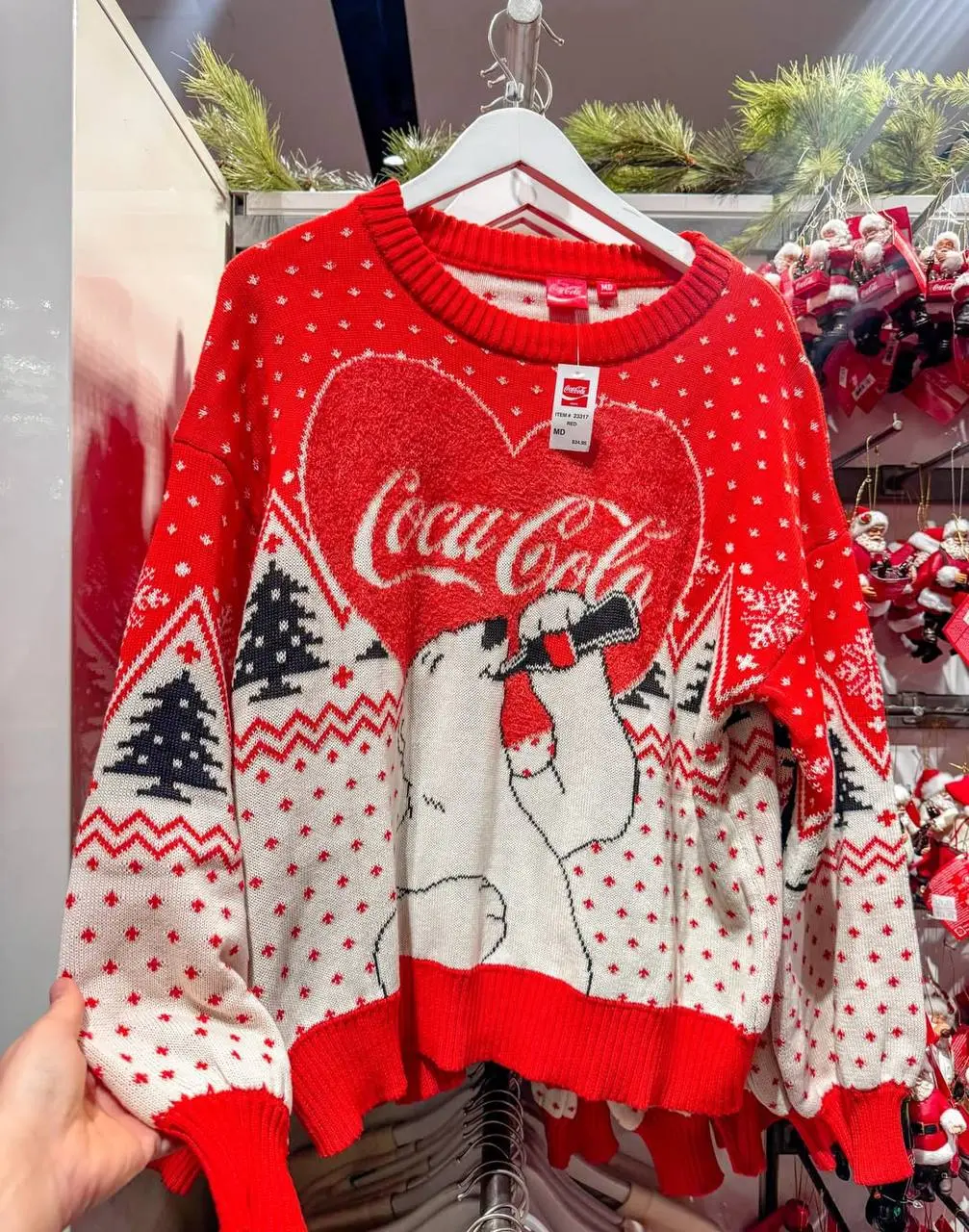 В фирменный магазин Coca Cola в Орландо завезли новогодний мерч | Сетка — социальная сеть от hh.ru