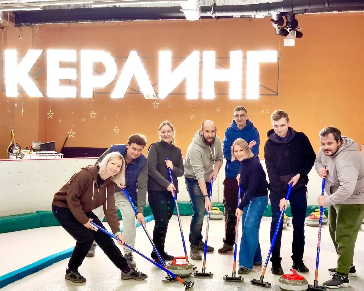 🟣 Коллеги из Санкт-Петербурга покорили керлинг-арену!
Это была бурная смесь эмоций: азарт, радость победы и даже слезы от досадных промахов | Сетка — социальная сеть от hh.ru