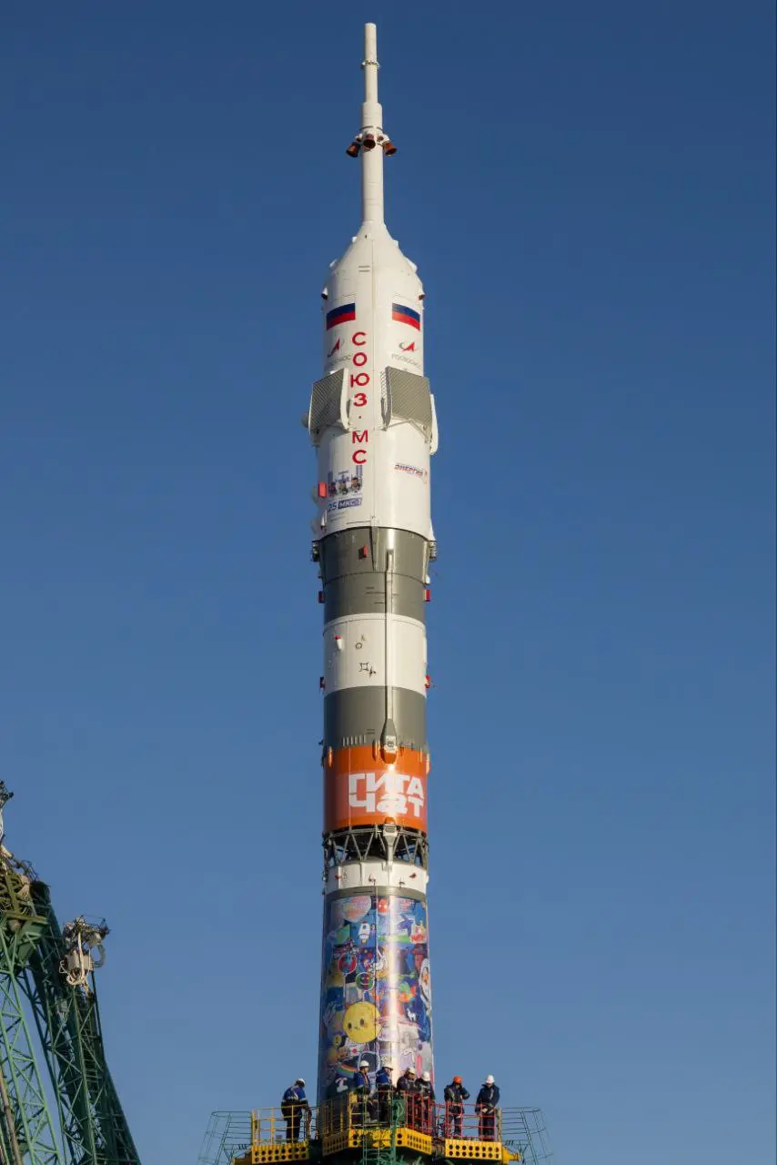 GigaChat в космосе 🚀
С космодрома Байконур стартовала ракета-носитель «Союз-2.1а» с пилотируемым кораблем «Союз МС-28» и тремя членами экипажа 74-й долговременной экспедиции | Сетка — социальная сеть от hh.ru