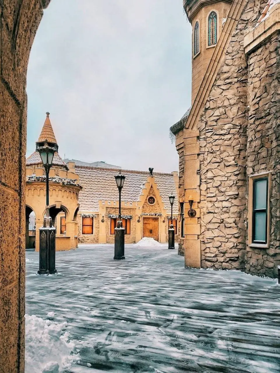 🏰Средневековое приключение по средневековому замку
Круглосуточно
Вы увидите множество башенок и витражей, которые словно сошли со страниц старинного романа | Сетка — социальная сеть от hh.ru