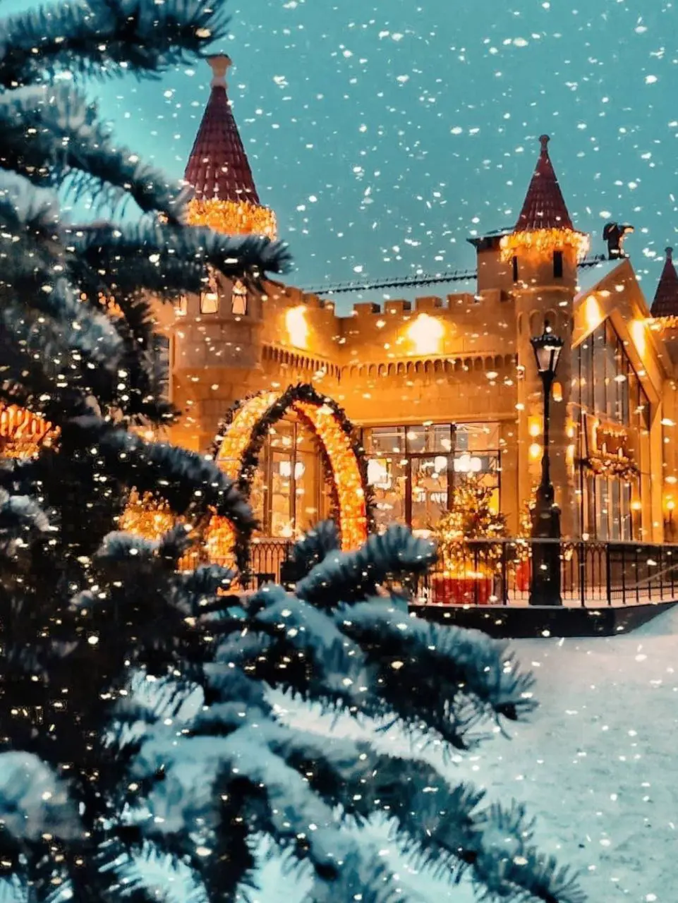 🏰Средневековое приключение по средневековому замку
Круглосуточно
Вы увидите множество башенок и витражей, которые словно сошли со страниц старинного романа | Сетка — социальная сеть от hh.ru