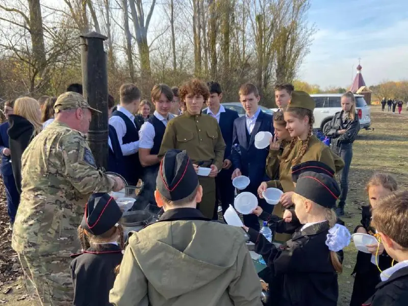 «Сад Памяти»: высадка деревьев в честь наших героев 🌿
21 ноября КРОО «Новая Жизнь» провели патриотическую акцию «Сад Памяти: Победы, Мужества, Героизма» в станице Пластуновская Краснодарского края | Сетка — социальная сеть от hh.ru