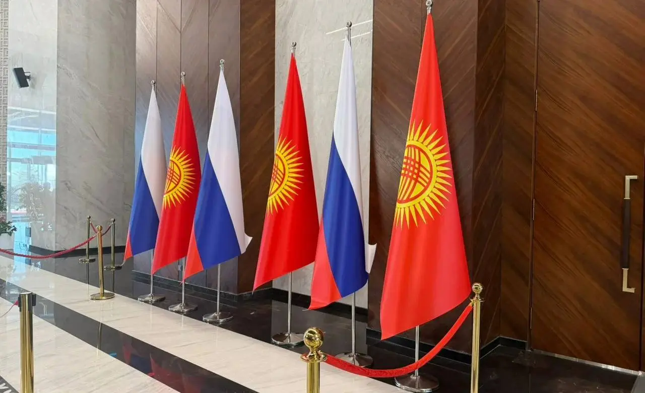 🇷🇺🇰🇬 Сергей Цивилев принял участие в российско-киргизских переговорах
Министр энергетики РФ Сергей Цивилев принял участие в российско-киргизских переговорах, которые состоялись в рамках государственно... | Сетка — социальная сеть от hh.ru
