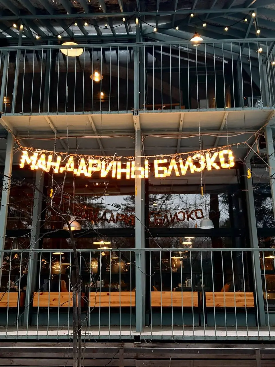 Дофаминовое ожидание
Многие из нас ждут Новый год, и в этом ожидании уже есть особое удовольствие. Мы замечаем изменения вокруг, подводим итоги, строим планы и постепенно настраиваемся на новый цикл | Сетка — социальная сеть от hh.ru