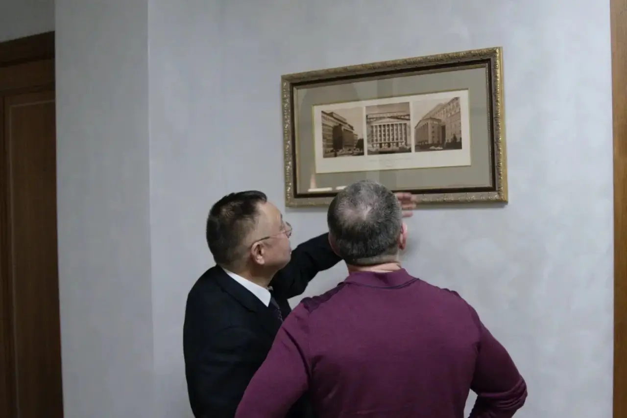 В Минстрое России состоялась рабочая встреча Министра строительства и ЖКХ РФ Ирека Файзуллина и заместителя директора Федеральной службы по военно-техническому сотрудничеству Михаила Бабича
➡ Обсудили... | Сетка — социальная сеть от hh.ru