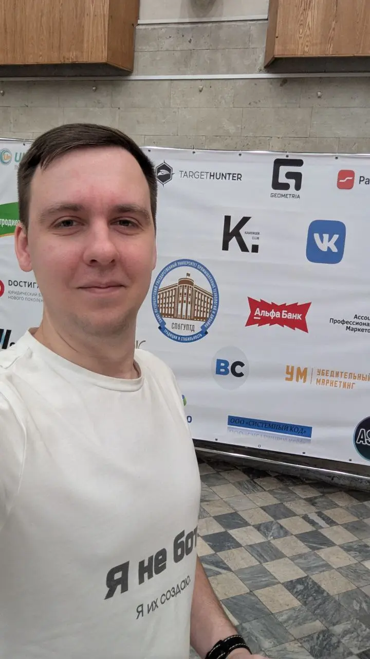 А сегодня я выступаю в университете Промтехдизайн!
Зацените, наш логотип даже на баннере напечатали!
В этом посте были ссылки, но мы их удалили по правилам Сетки | Сетка — социальная сеть от hh.ru