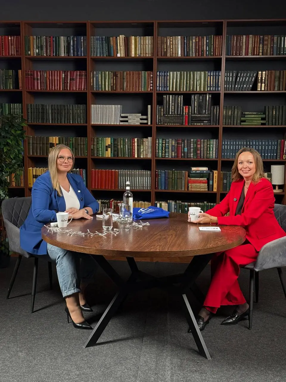 Друзья!  Вчера записали предновогодний выпуск подкаста «Потолкуем ПРО бизнес»📹 | Сетка — социальная сеть от hh.ru