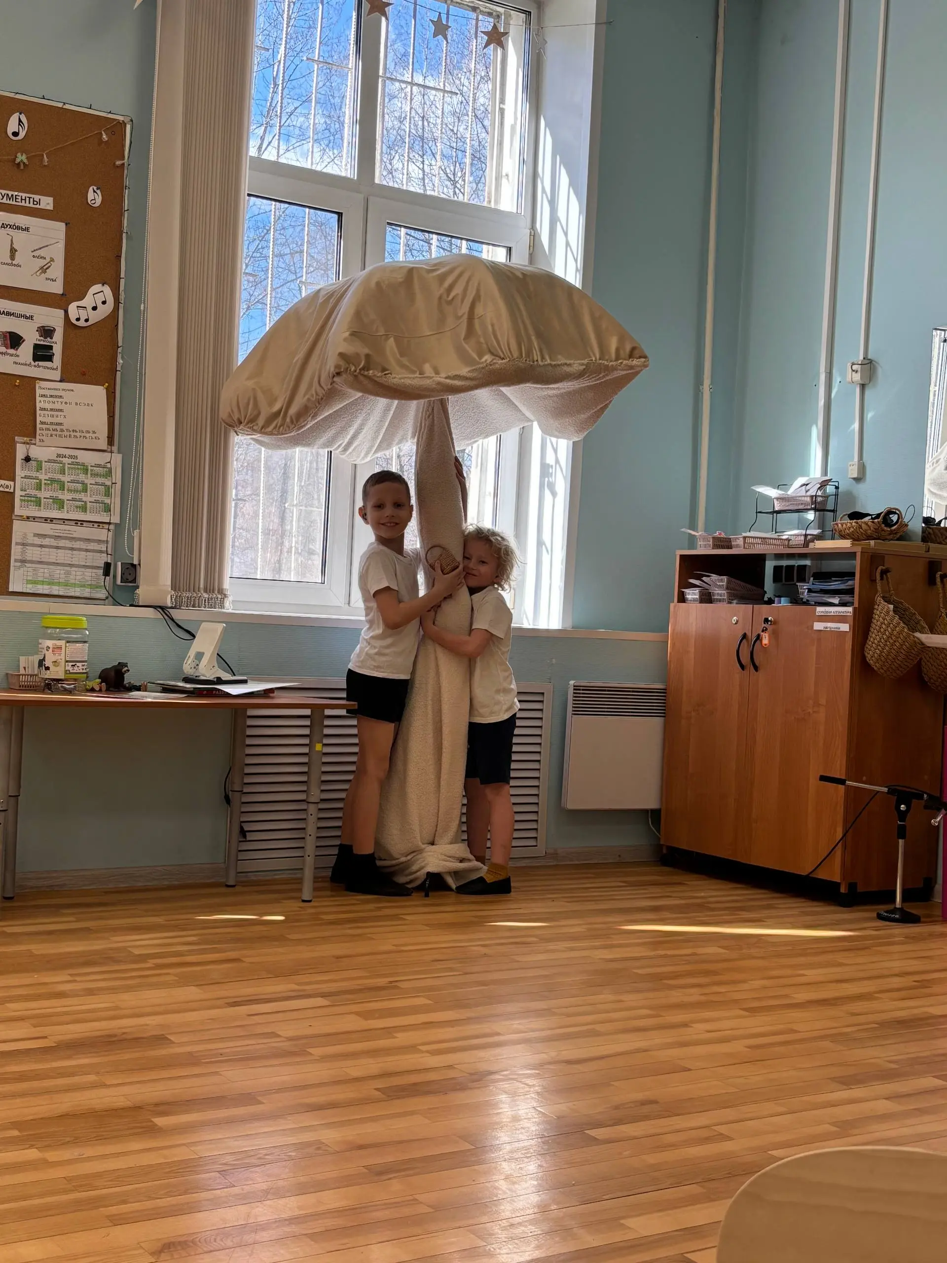 В прошлом году мне в голову пришла мысль провести цикл занятий по сказке Сутеева «Под грибом» | Сетка — социальная сеть от hh.ru