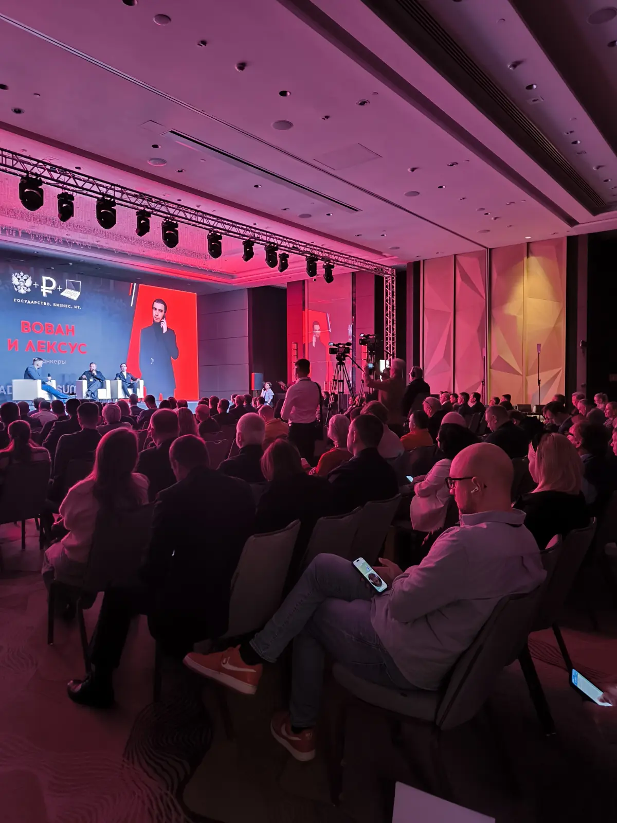 Вчера была на
TAdviser SummIT | Сетка — социальная сеть от hh.ru