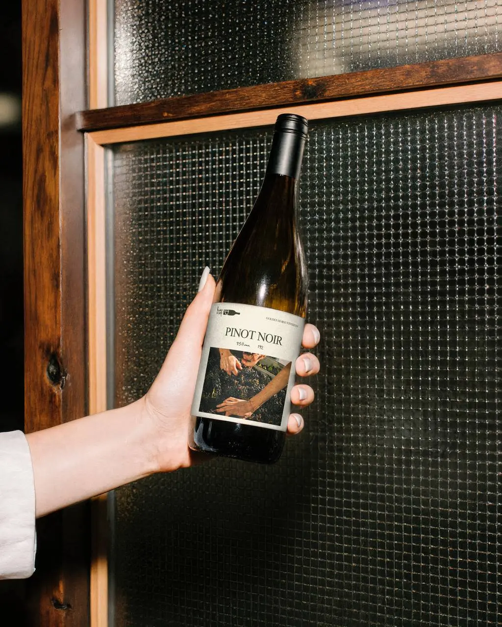 Создание логотипа для гастрономического фестиваля «Вино и сыр» 🍕🍸  
Недавно я участвовала в конкурсе на создание логотипа для фестиваля | Сетка — социальная сеть от hh.ru