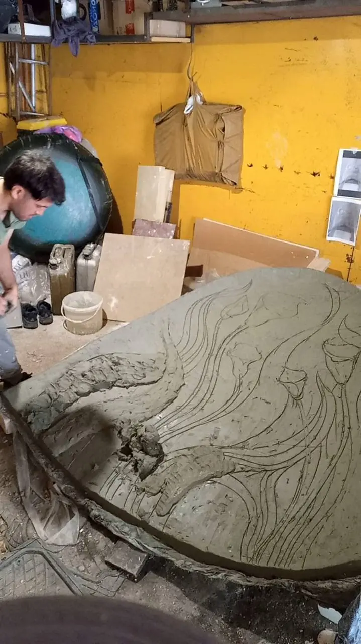 👑 Изготовление лепнины и барельефов на нашем объекте идёт полным ходом! ✨
Мы создаём объёмные, детальные элементы, которые придают интерьеру уникальность и атмосферу премиальности | Сетка — социальная сеть от hh.ru