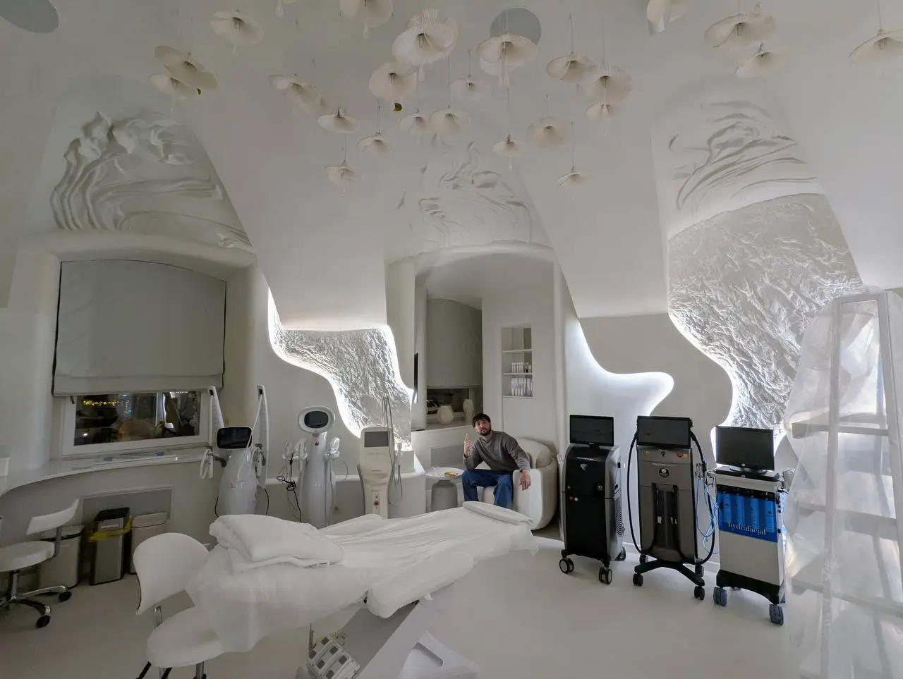 👑 Изготовление лепнины и барельефов на нашем объекте идёт полным ходом! ✨
Мы создаём объёмные, детальные элементы, которые придают интерьеру уникальность и атмосферу премиальности | Сетка — социальная сеть от hh.ru