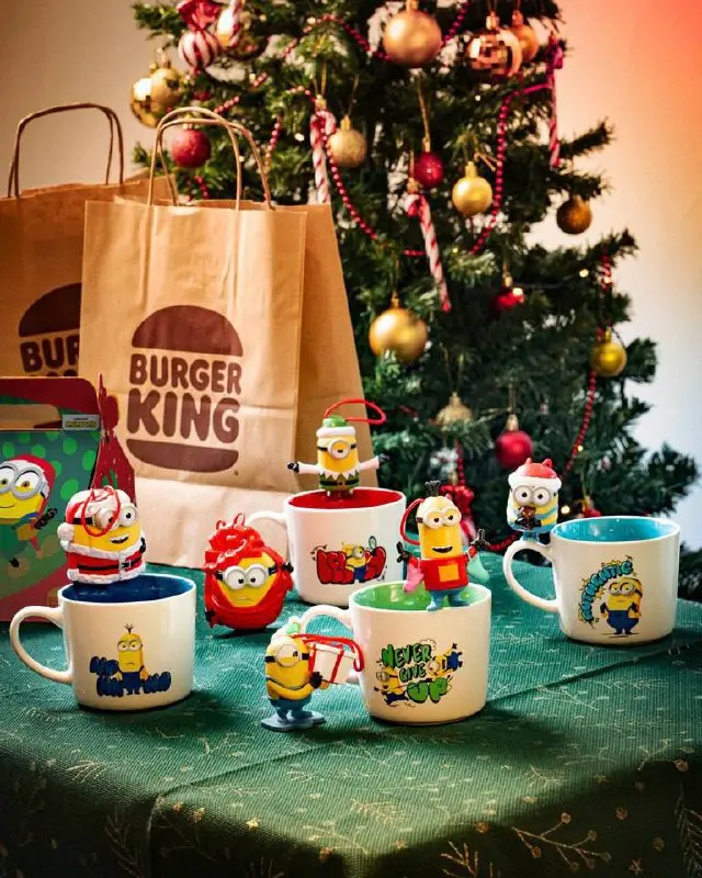 Прикольно, португальский Burger King дропнул новогодний спешл с Миньонами. В коллабе есть тематический бокс, кружки с вайбами 2010-х и милые ёлочные игрушки-Миньоны в виде помощников Санты | Сетка — социальная сеть от hh.ru