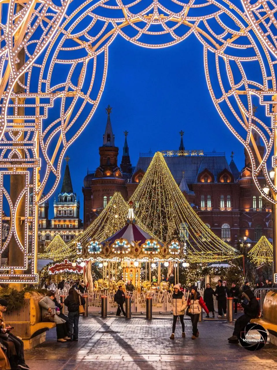 🎄Подборка площадок «Московских сезонов»
С 1 декабря
Город елочных игрушек
📍Манежная площадь
В декорациях сказки
📍Театральная площадь, 1
Волшебная библиотека
📍Воздвиженка, 3/5
Сказка зимнего леса
📍ул | Сетка — социальная сеть от hh.ru