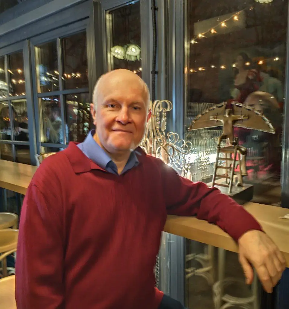 Постоянно тревога в отношениях?   
Потому что вы хотите не просто «с кем-то быть» — а ждете СМЫСЛА.  
Многие приходят ко мне с одним и тем же: 
— «Я не могу расслабиться рядом с мужчиной» | Сетка — социальная сеть от hh.ru