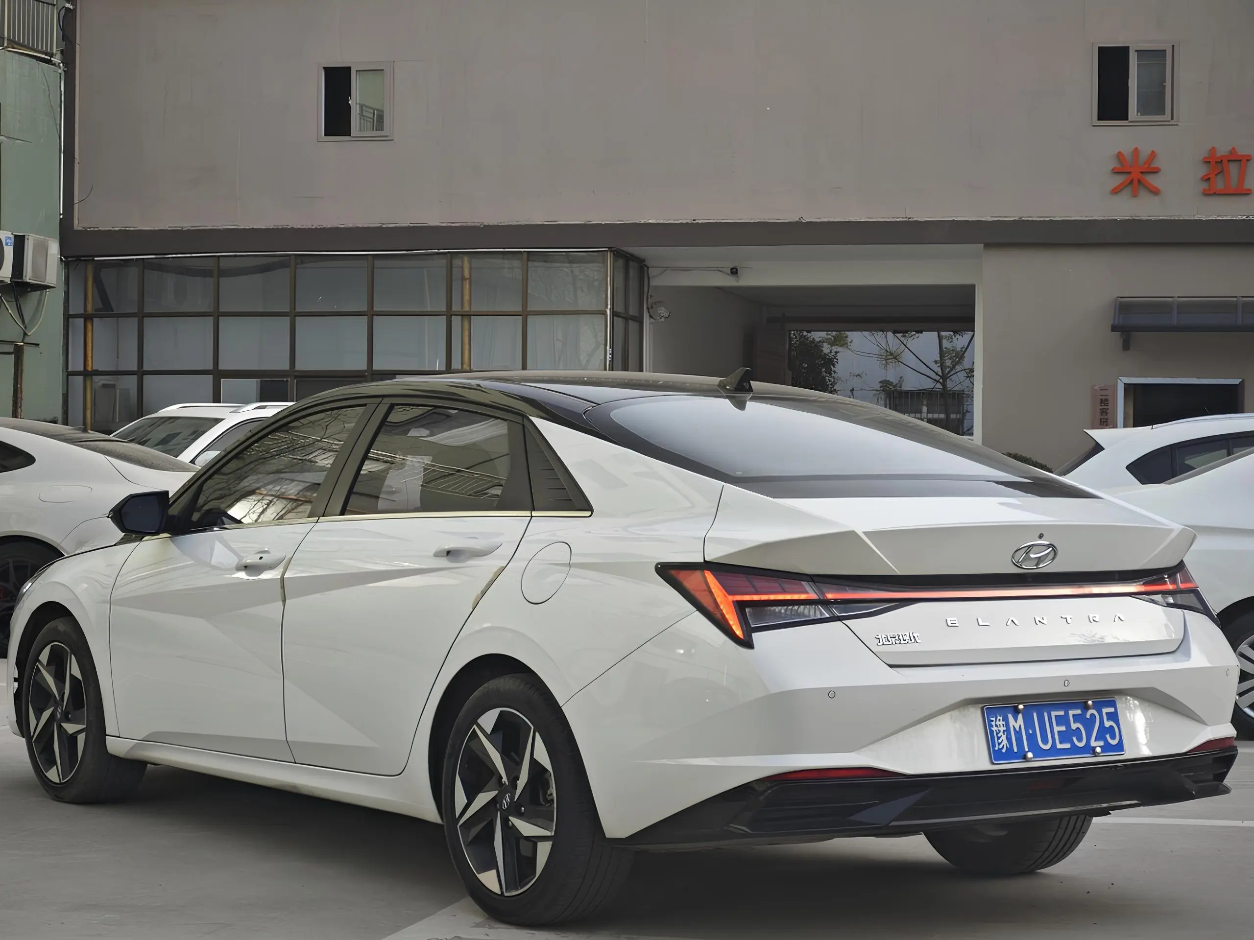 🚘Hyundai Elantra Elite Edition
✅ 2021 год Май
✅ Пробег 50589 км
✅ Мотор 1.5 / 115 л.с | Сетка — социальная сеть от hh.ru
