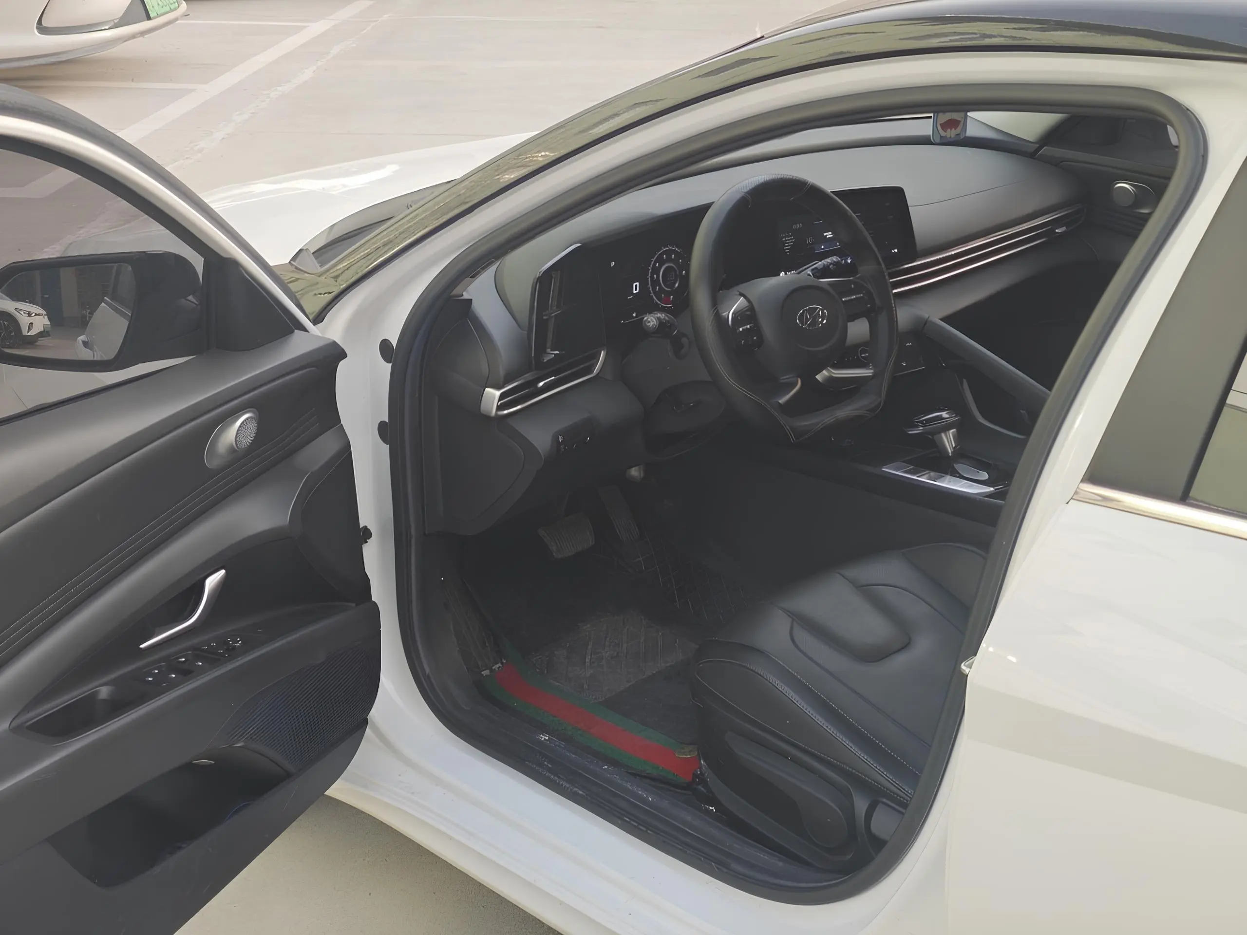 🚘Hyundai Elantra Elite Edition
✅ 2021 год Май
✅ Пробег 50589 км
✅ Мотор 1.5 / 115 л.с | Сетка — социальная сеть от hh.ru