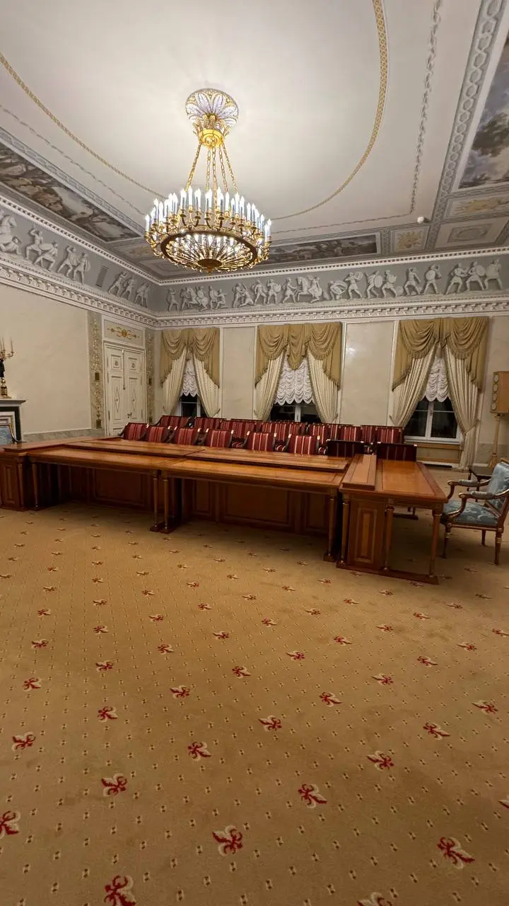 По следам 10-го Всероссийского саммита застройщиков и производителей стройресурсов в Стрельне ⚙️🏛️
В такие места «просто так» не заходят | Сетка — социальная сеть от hh.ru