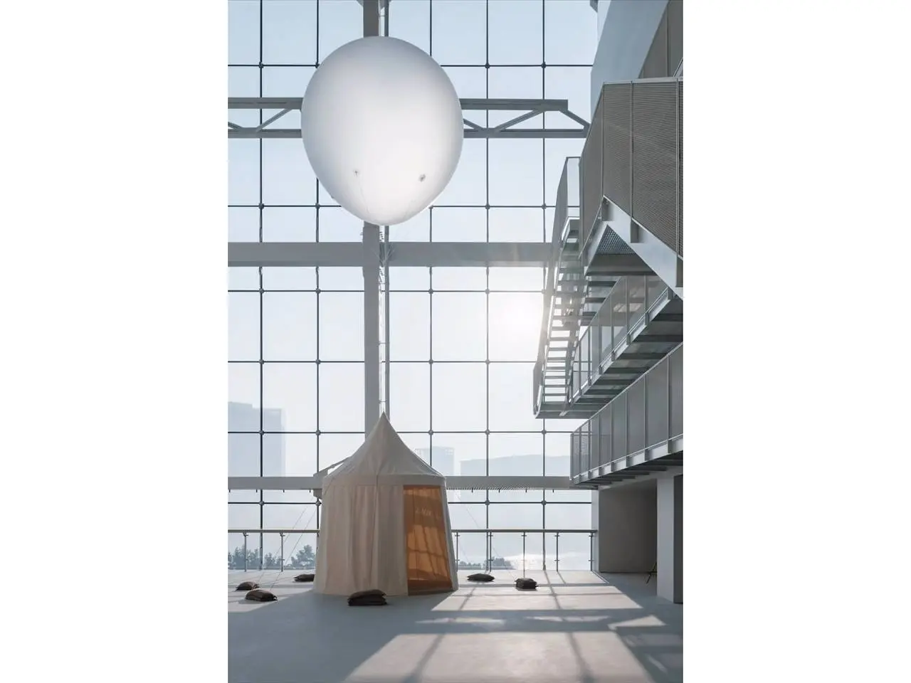 Chanel вместе с Power Station of Art (PSA) в Шанхае открыли Espace Gabrielle Chanel — публичную библиотеку, посвящённую исключительно современному искусству и дизайну | Сетка — социальная сеть от hh.ru
