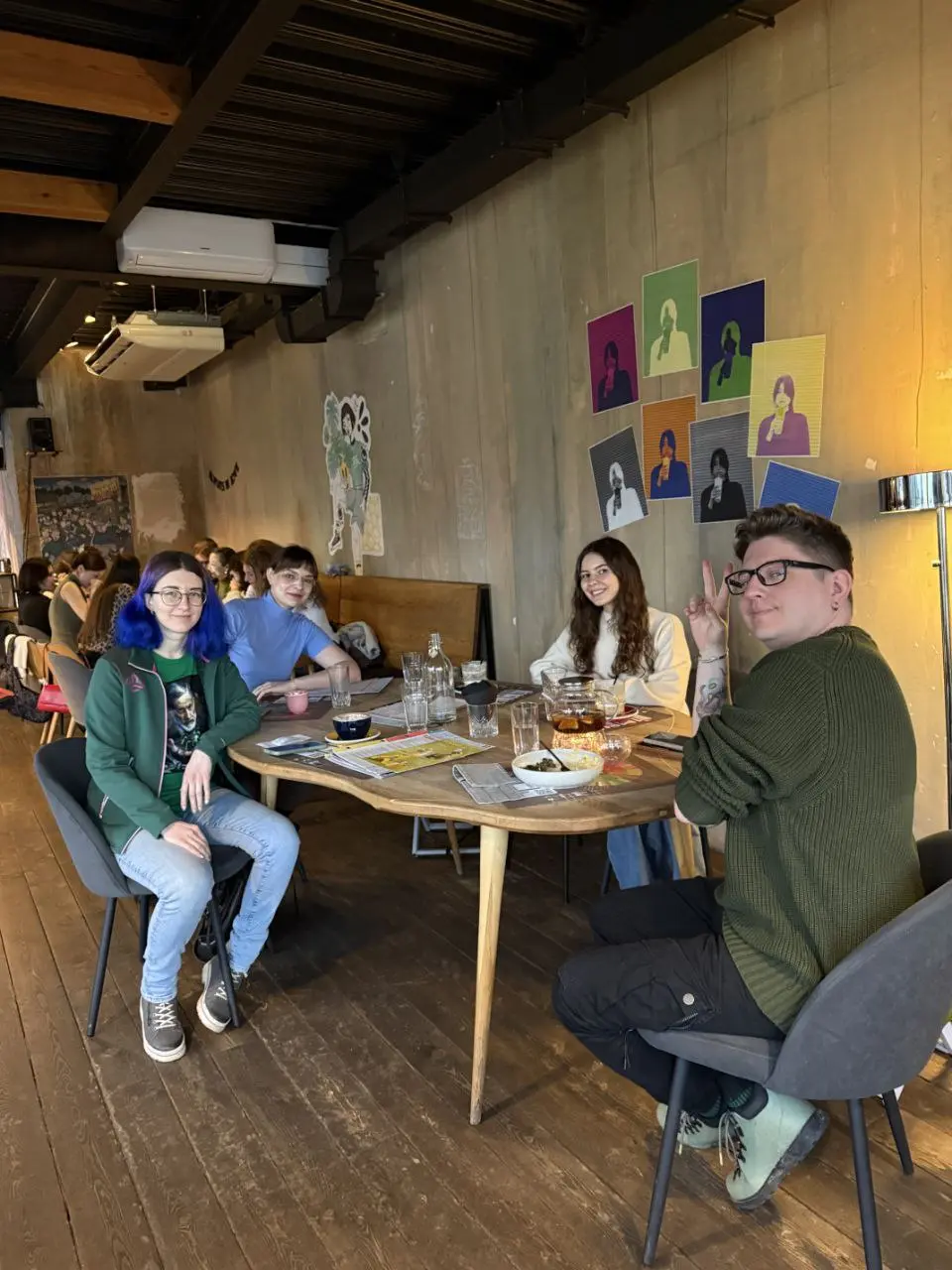 Встреча 29/25
Сегодня максимально полезная и интересная встреча!
Обсудили:
— дизайн VR
— цифровую доступность
— идеальный процесс работы и коммуникации
— преподавание
— смыслы и цели дизайна
— почему ... | Сетка — социальная сеть от hh.ru