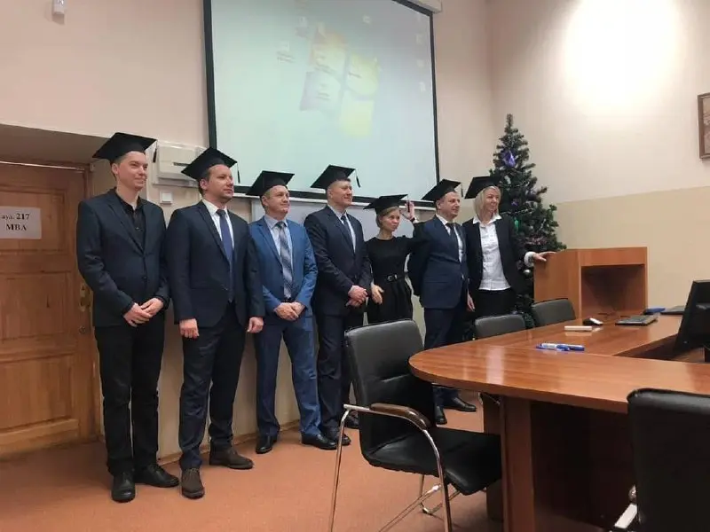 7 лет назад я стал
Мастером бизнес администрирования
Защитил магистерскую диссертацию на тему "Повышение эффективности маркетинговых коммуникаций на примере клиентов рекламного агентства "РОЩА"
Описал... | Сетка — социальная сеть от hh.ru
