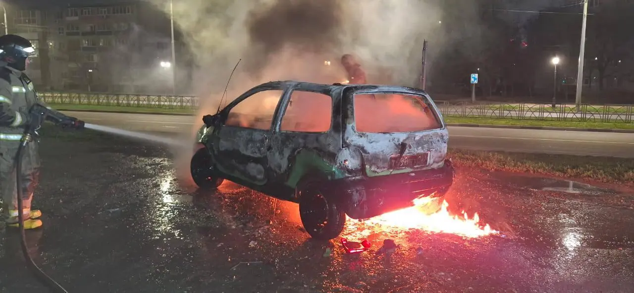 Два автомобиля полностью сгорели в Невинномысске за одну ночь с небольшим промежутком времени
Пострадавших в результате инцидентов нет. Обстоятельства и причины произошедшего устанавливаются | Сетка — социальная сеть от hh.ru