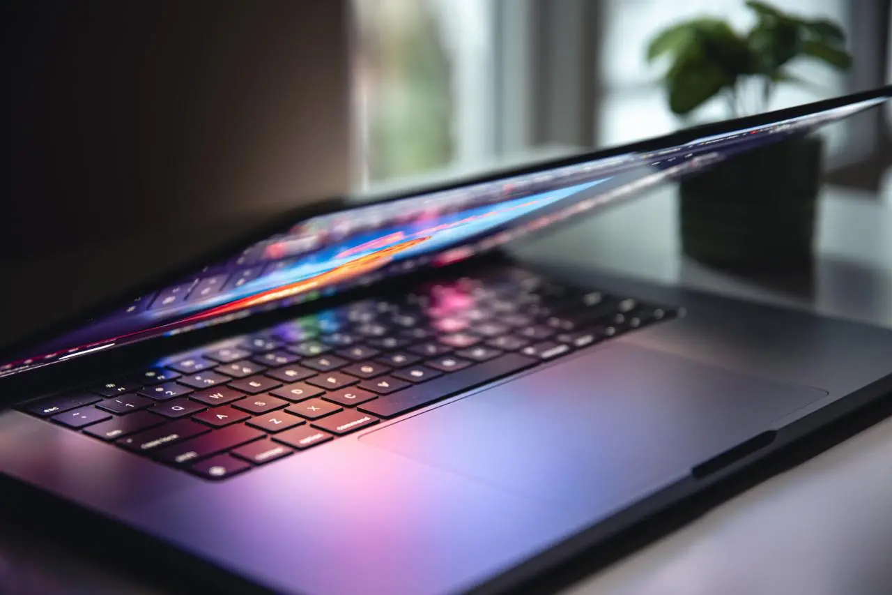 Как часто нужно выключать и перезагружать Mac?
https://habr.com/ru/companies/ringomdm/articles/968066/ | Сетка — социальная сеть от hh.ru