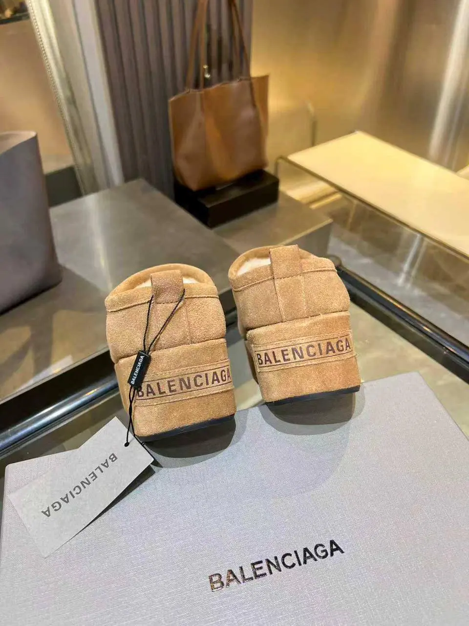 ✔️Премиум
✔️В наличии 36-41 размеры
✔️Цена 16.500₽
✔️Доставка-примерка по Москве
✔️ +7 (968) 431-64-42
✔️Отправка в регионы ✈️ в этот же день | Сетка — социальная сеть от hh.ru