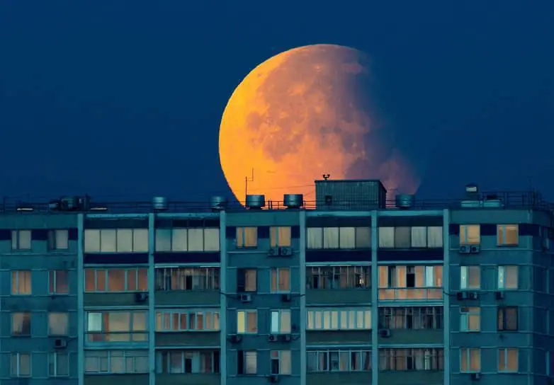 🌝Редкое суперлуние осветит небо 5 декабря в Москве
В этот день Луна подойдёт максимально близко к Земле и будет выглядеть заметно больше и ярче обычного | Сетка — социальная сеть от hh.ru