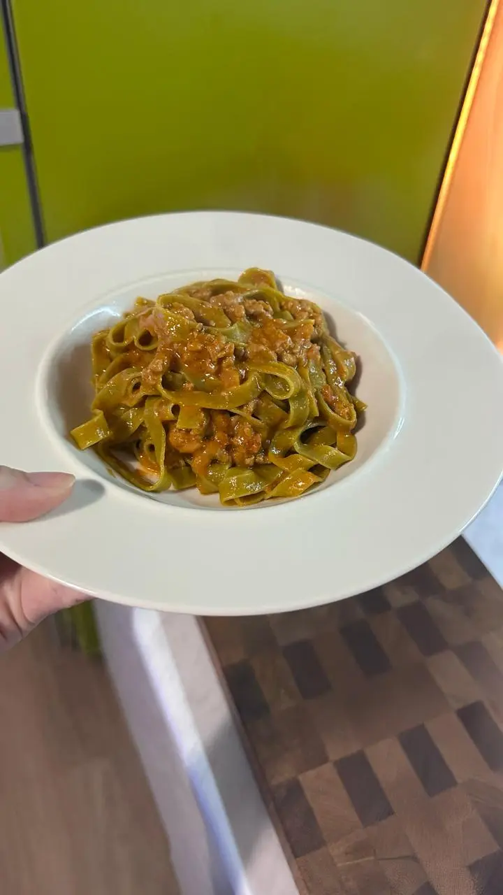 Готовка выходного дня
Почему бы и да, я люблю готовить, но редко об этом пишу.
На обед вот пасту сделала (рецепт в комментах).
Просто оставлю это здесь, раз в кой-то веке сфоткала еду | Сетка — социальная сеть от hh.ru