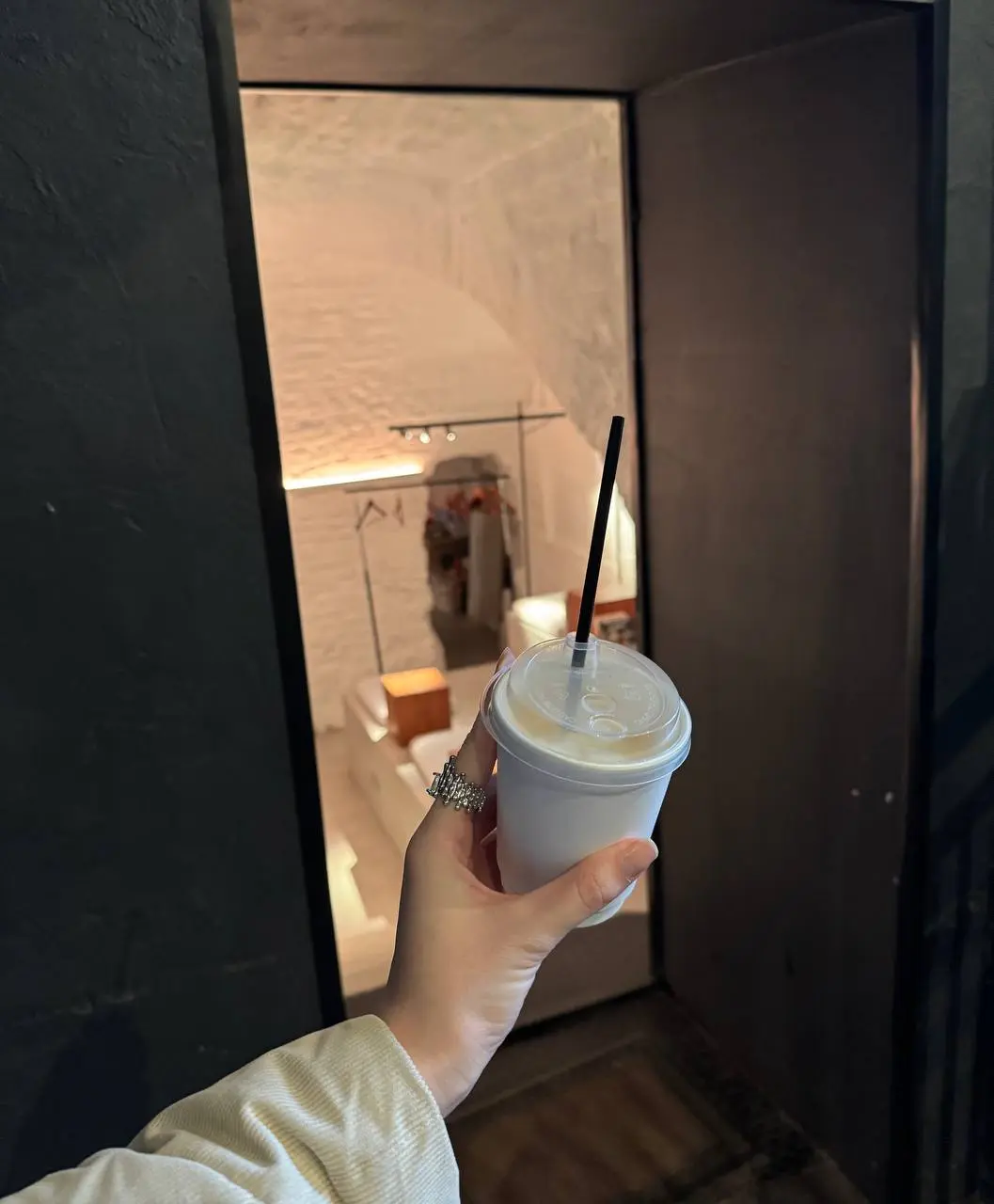 Ладо
Кривоколенный пер., 9, стр. 2
https://yandex.ru/maps/org/lado/68300997210?si=coffeezoro
Капучино 0.2 - 330р
Кофе какой он должен быть | Сетка — социальная сеть от hh.ru
